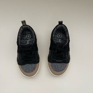 Brand new Cat & jack boys shoes size 5